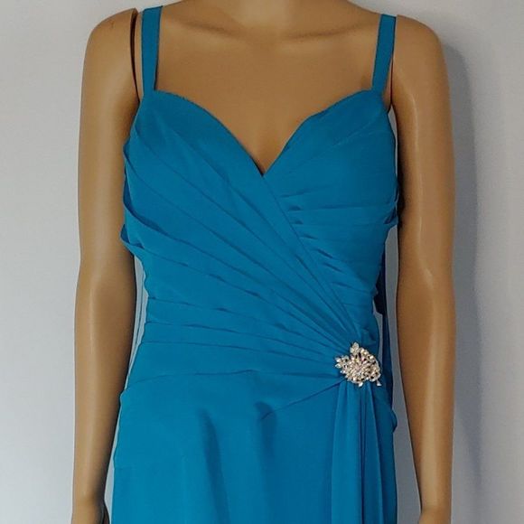 (17) NWT Faviana A-line and V-Neck Formal Gown in Blue - Picture 4 of 4